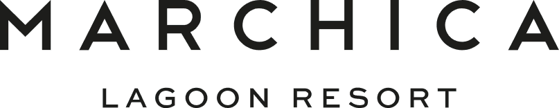 Logo du Marchica Lagoon Resort avec le nom en grandes lettres majuscules et le sous-titre en plus petit